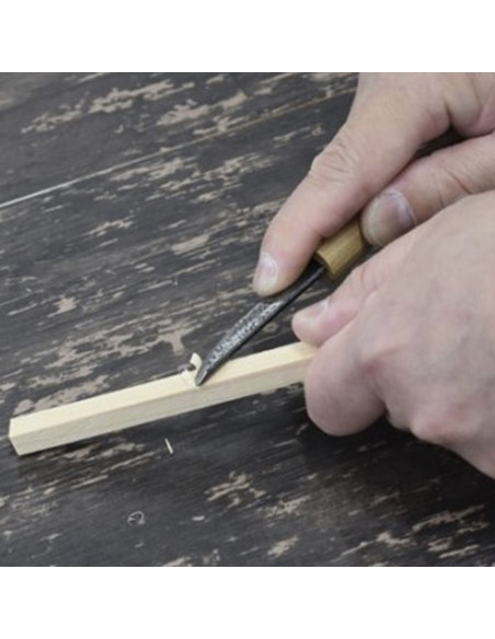 The round-shaped knife "Maru", which means round