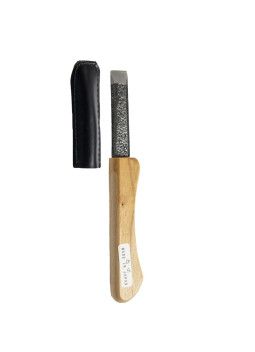 The Japanese Hira knife has a flat shape on the top. It is suitable for carving flat wood