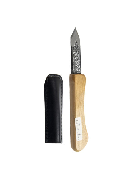 The Japanese knife "Ken" has two cutting edges on the left and right