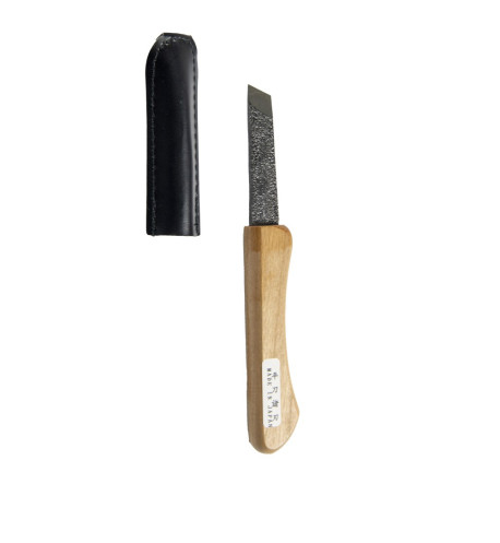 The Japanese double-edged flat style knife "Hiraba-Moroha" is a versatile and effective tool for working with fine wood.