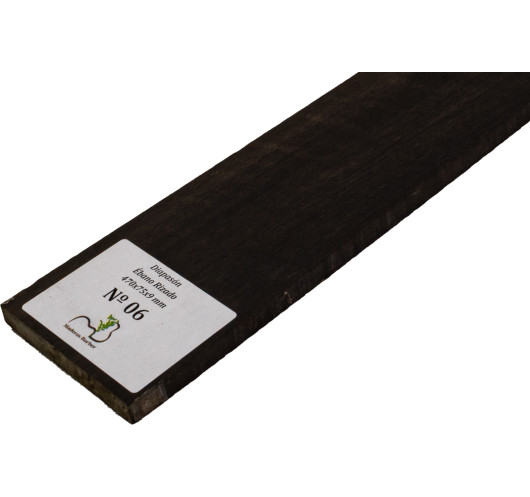 Touche en ébène ondé 470x75x9 mm MB Exclusive N°6, détail du grain ondé