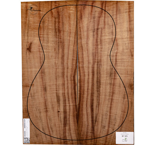 Détail de la texture et de l’ondulation du Koa pour guitare classique MB Exclusive Nº 5