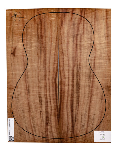 Détail de la texture et de l’ondulation du Koa pour guitare classique MB Exclusive Nº 5