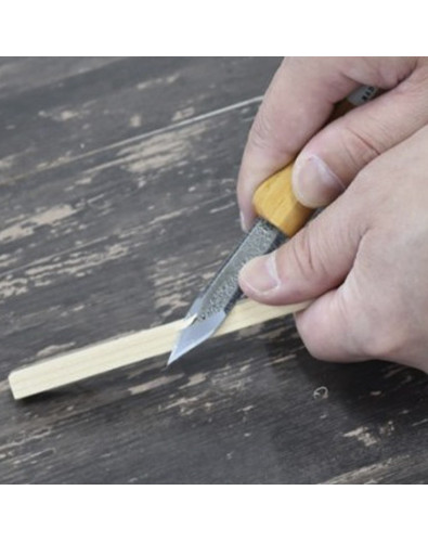 The Japanese knife "Ken" has two cutting edges on the left and right 2