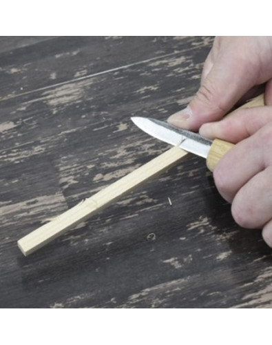 El cuchillo japonés Keiryu es perfecto para tallar madera desde cualquier ángul 2