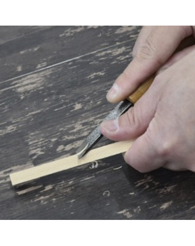 El cuchillo japonés de doble filo estilo plano "Hiraba-Moroha" es una herramienta versátil y eficaz para trabajar madera fina. 2