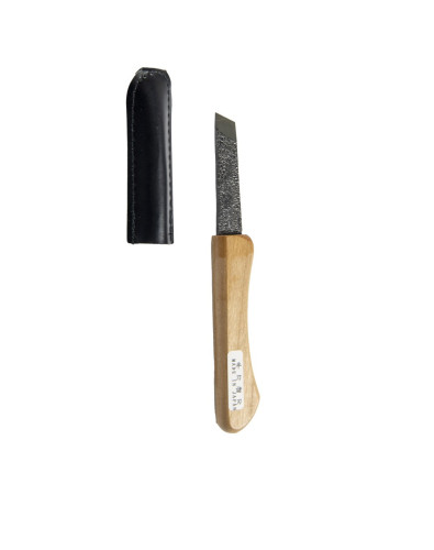 The Japanese double-edged flat style knife "Hiraba-Moroha" is a versatile and effective tool for working with fine wood.