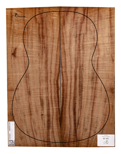 Close-up of texture and curly figure on Koa for classical guitar MB Exclusive Nº 5