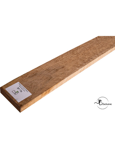 Detalle de la figura natural del arce ojo de pájaro en mango MB Exclusive para guitarra eléctrica